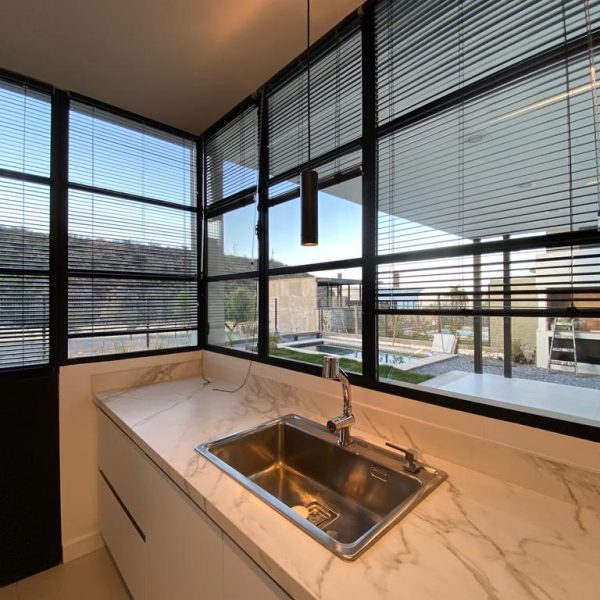 1b60d386-dfc6-4dfb-aa61-144a797796f4